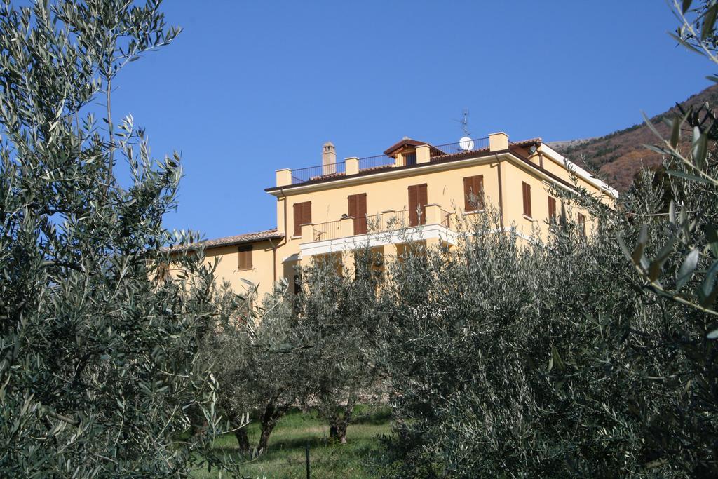 Agriturismo Villa Val D'Olivi Capodacqua  Экстерьер фото